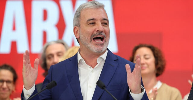 Israel bars Barcelona mayor over Gaza stance