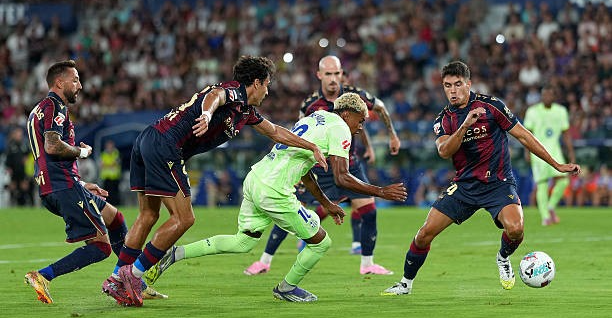 برشلونة يعود من بعيد ويقتنص فوزاً صعباً من ليفانتي