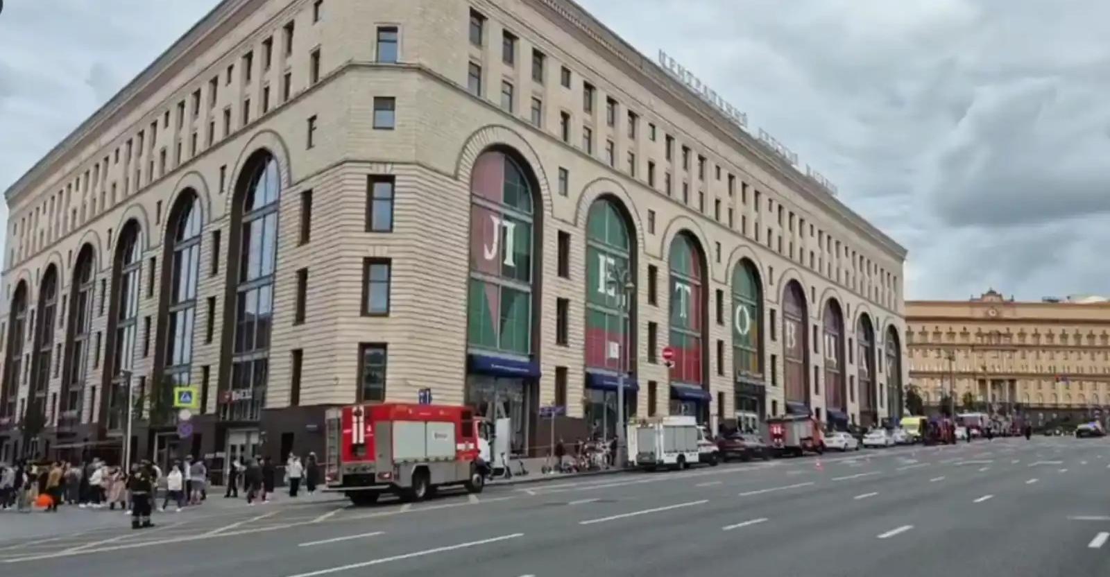 موسكو.. قتيل ومصابان في انفجار بمركز تسوق