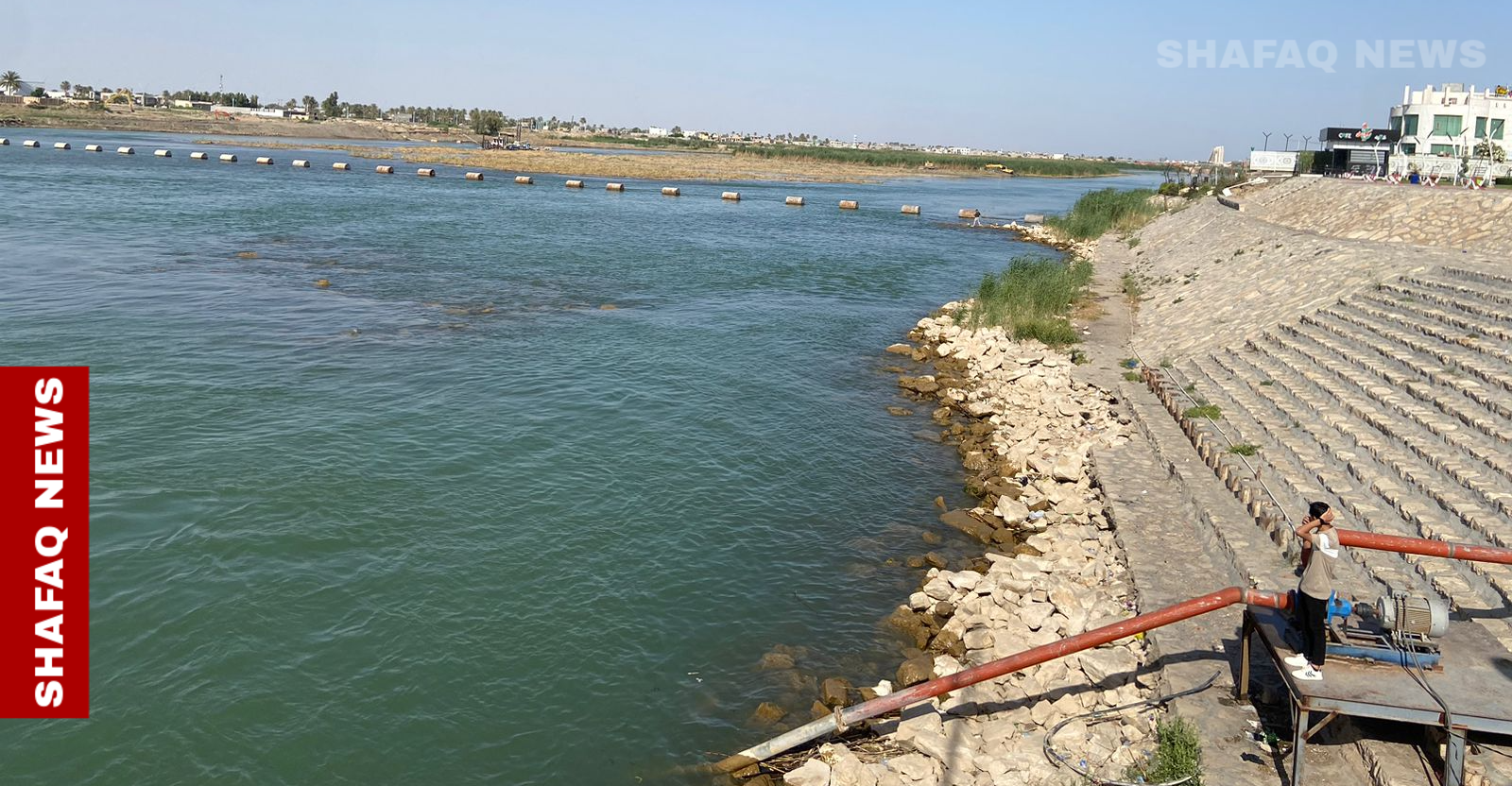 "طحالب ومياه آسنة" في الحبانية.. تلوث جديد يهدد حياة سكان الأنبار