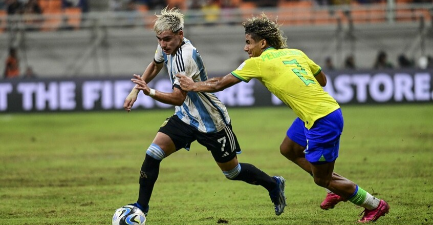 برشلونة يبحث في الأرجنتين عن "ميسي جديد"