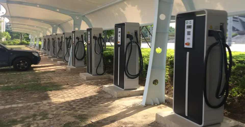 دراسة: محطات شحن السيارات الكهربائية تتسبب بخطر غير متوقع