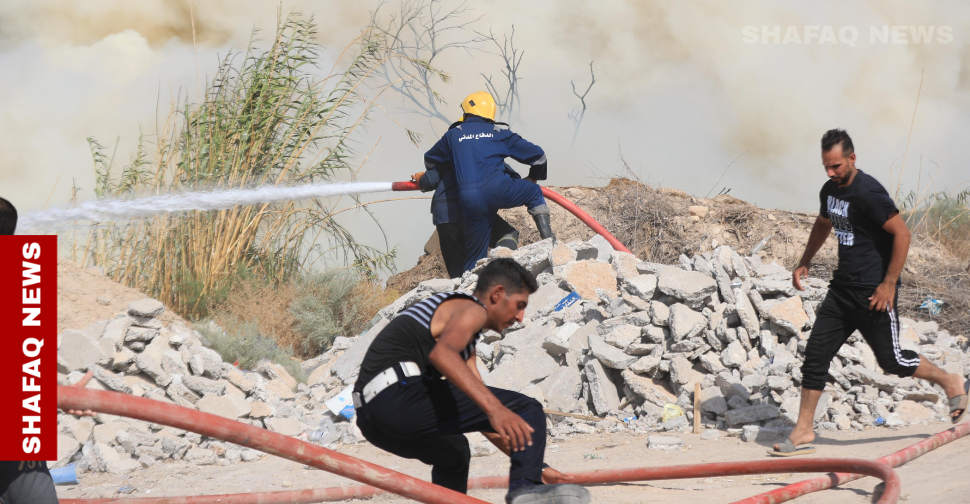 بابل.. إخماد حريق كبير على طريق حلة – ديوانية (صور)