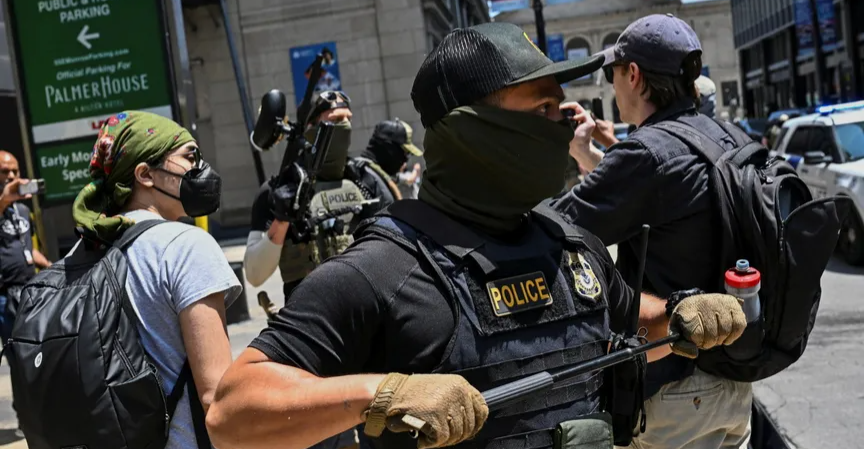 "تصرف متهور".. قاضية فدرالية توقف أوامر ترامب في الترحيل السريع للمهاجرين