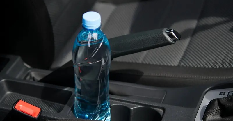 تظنها آمنة؟.. زجاجة الماء "النظيفة" قد تقتلك ببطء