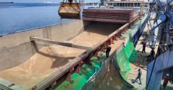 المنحة العراقية ساهمت بدعم المخزون.. وصول باخرتين محملتين بالقمح إلى سوريا