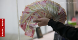 خبير اقتصادي يحذر الحكومة العراقية من "أزمة خطيرة" تتعلق بتأمين الرواتب