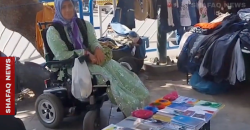 "ستون كتابًا على الرصيف".. صرخة كاتبة كوردية تبيع "أنفاسها" في شوارع سنندج