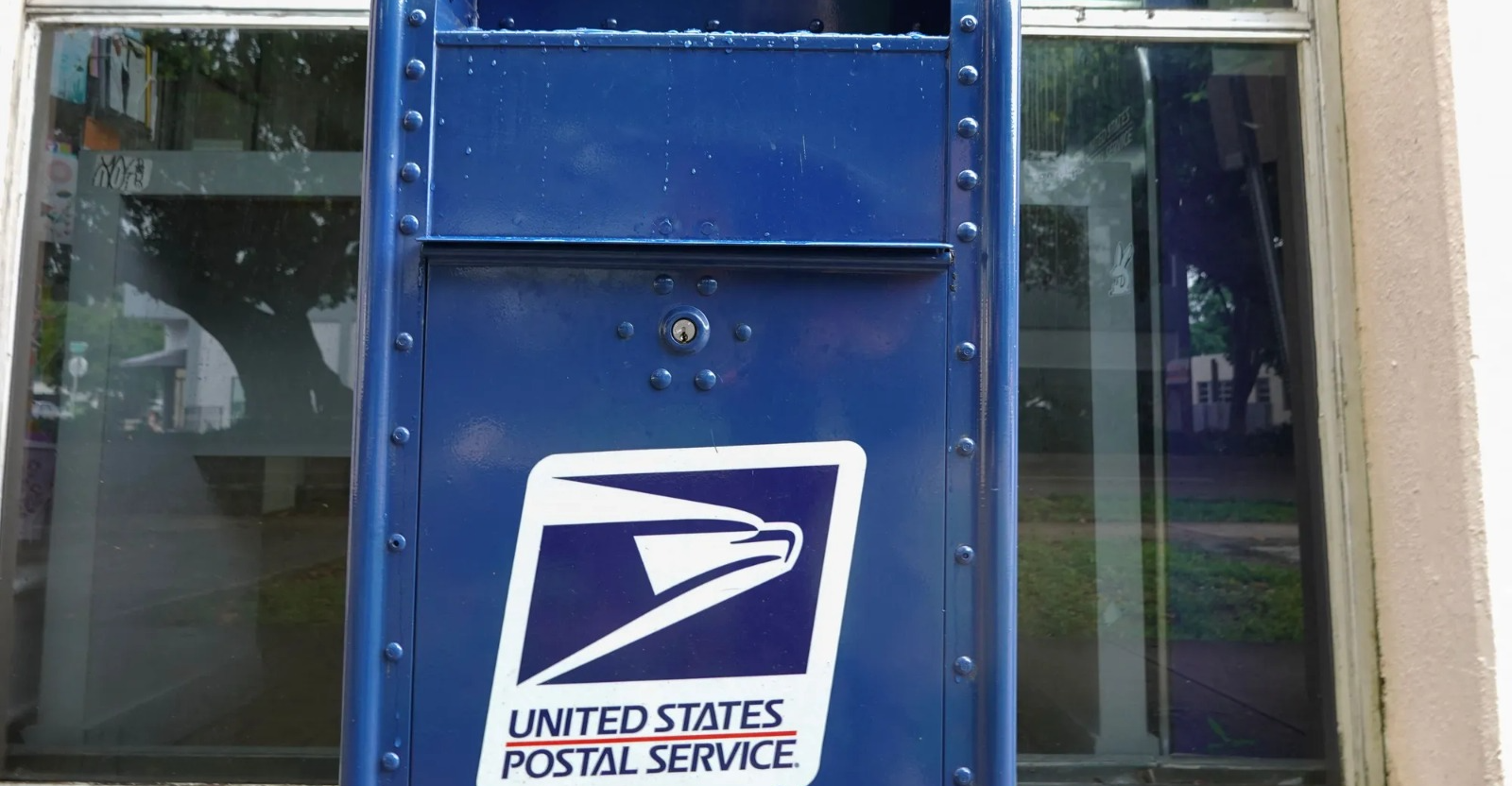 بسبب قرارات ترامب.. 88 دولة توقف أو تقيد البريد إلى أمريكا