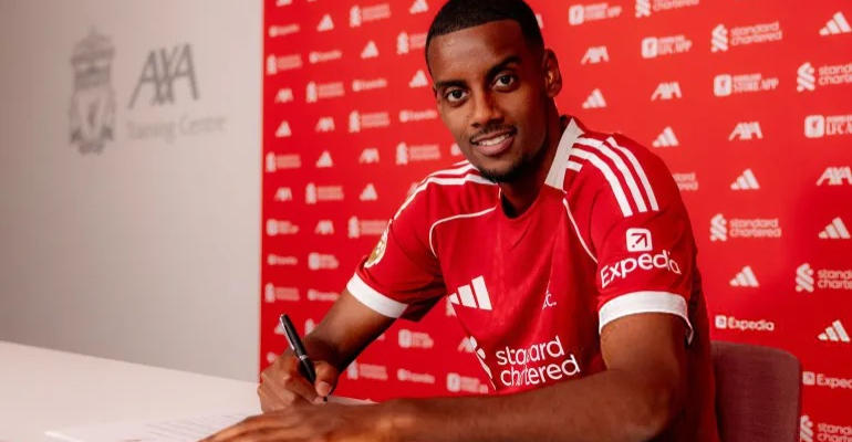 صفقة الساعات الأخيرة.. أطباء الليفر شاركوا بحسم ضم إيزاك