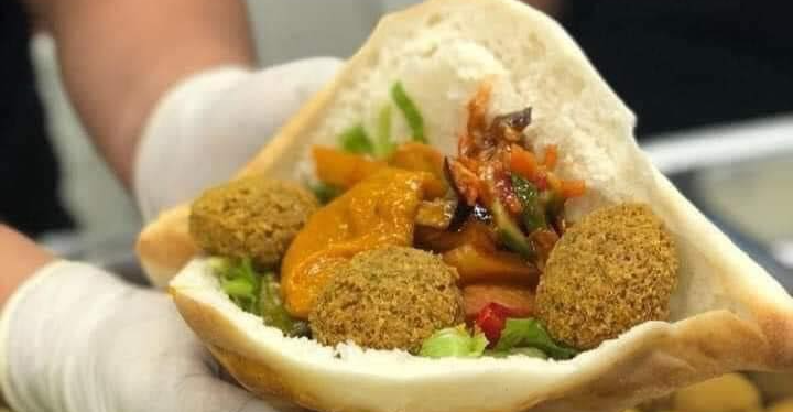 تحرك رسمي بعد تسجيل 40 حالة تسمم في مدينة عراقية بسبب وجبة "فلافل"