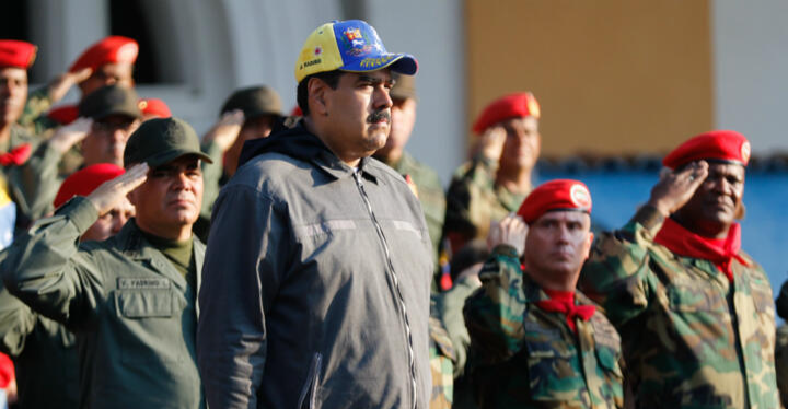 نشر السفن وتعبئة الجنود.. مخاوف من اندلاع حرب بين فنزويلا وأمريكا