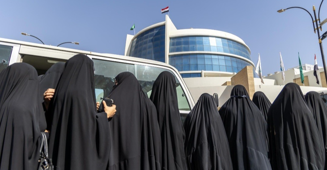 مجلس الديوانية يناقش فرض "الزي الإسلامي" في الدوائر الحكومية.. وثيقة