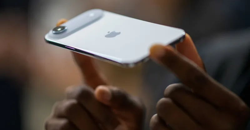 بسمك 5.6 ملم.. آبل تطلق "آيفون Air"