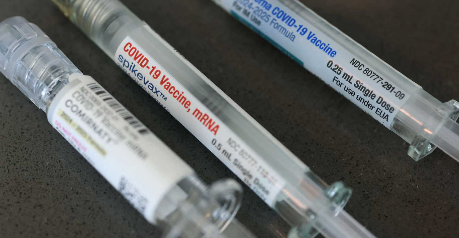 مسؤولون في الصحة الأمريكية يربطون بين لقاحات كوفيد-19 ووفيات الأطفال