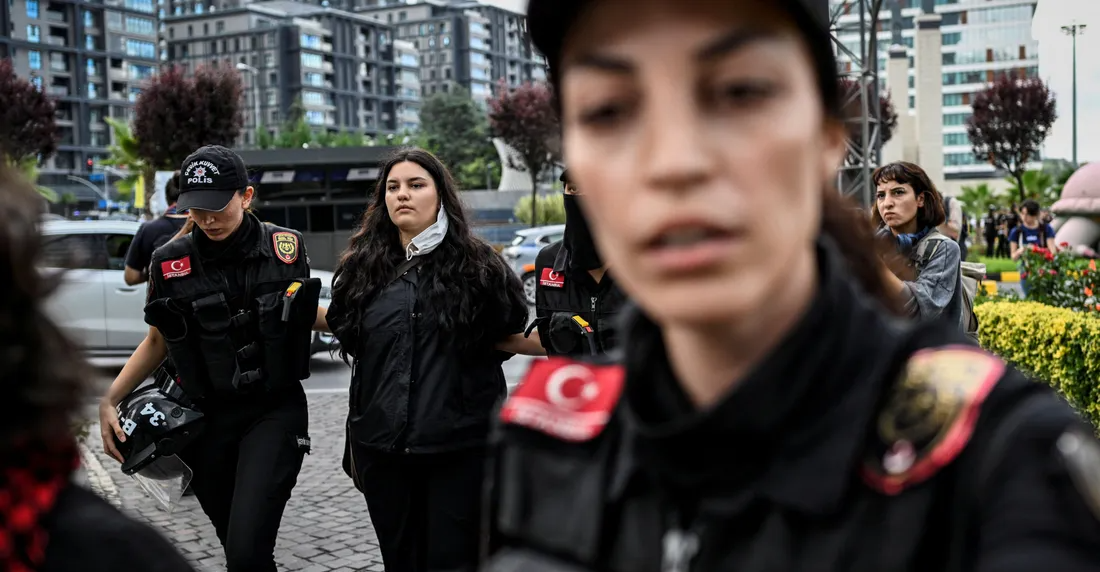 تركيا.. اعتقالات جديدة ضد مسؤولين ومعارضين في إسطنبول