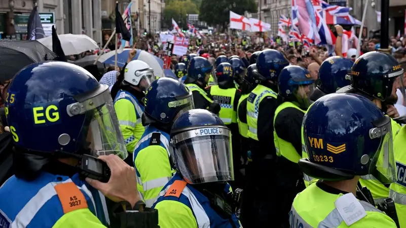Anti-immigrant protest fills London streets