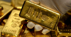 Gold holds near record ahead of Fed decision