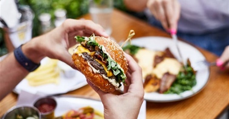 دراسة أمريكية: أربعة أيام من الأطعمة الدهنية كافية لإضعاف الإدراك