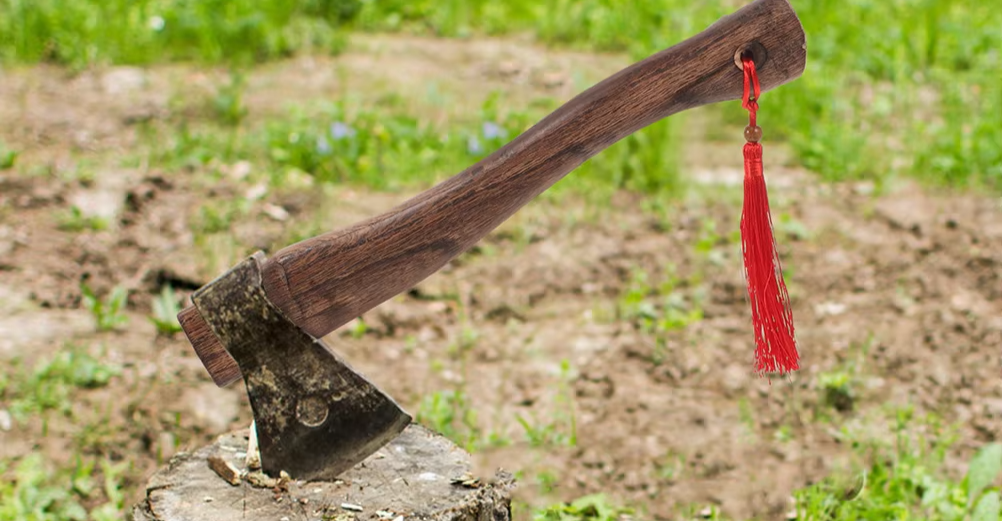 مراهق بريطاني يهاجم والديه بفأس لإجباره على الذهاب للمدرسة