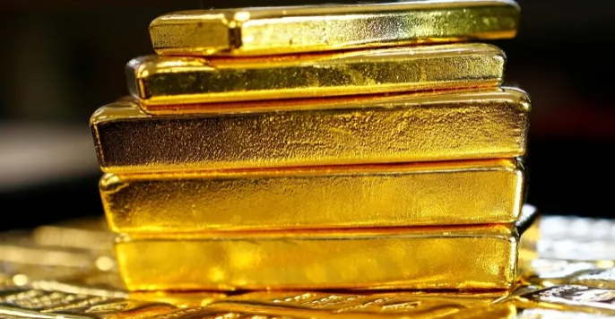 الذهب يهبط مع صعود الدولار عقب قرار الفيدرالي الأمريكي