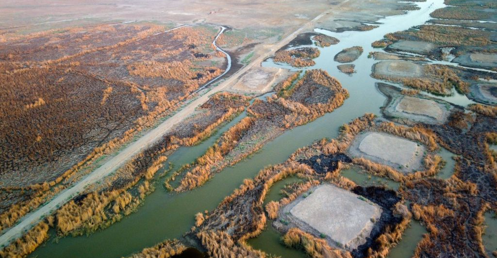 مرصد بيئي يتوقع تأخيراً بموسم هطول الأمطار ويحذر من تسييس ملف المياه بالعراق