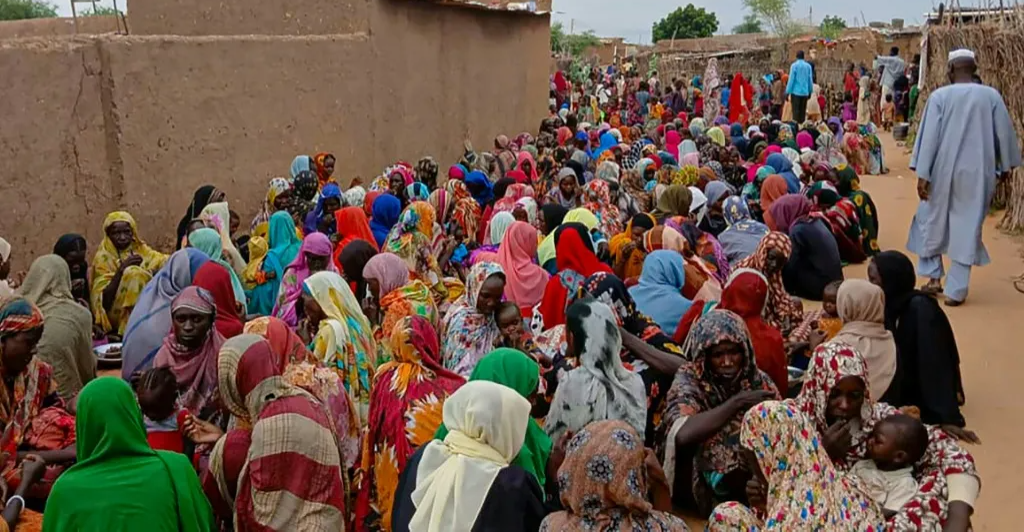 عشرات القتلى بقصف للدعم السريع على مخيم للنازحين غربي السودان