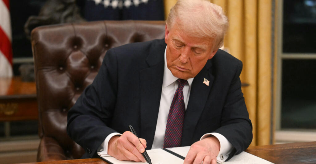 اختبار نيل الجنسية الأمريكية يزداد تعقيداً بأمر من ترامب