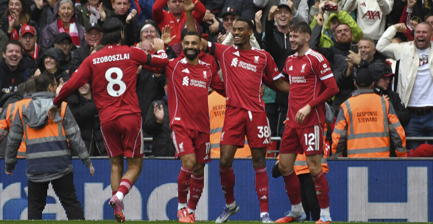 ليفربول يطيح بإيفرتون ويتصدر الدوري الإنكليزي