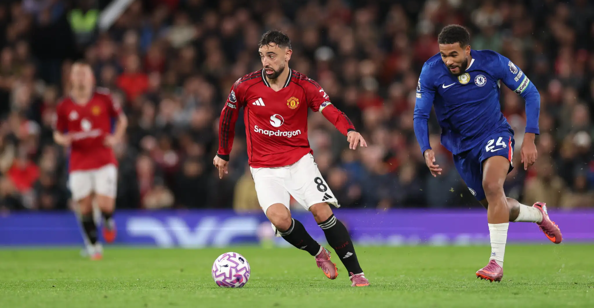 فوز ثمين للشياطين الحمر على البلوز في البريميرليغ