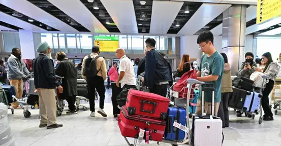 الاضطرابات تسيطر على حركة المطارات في أوروبا