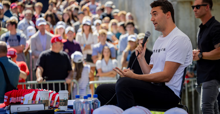 إلغاء بث برنامج عن "تشارلي كيرك" بسبب تهديدات أمنية في امريكا