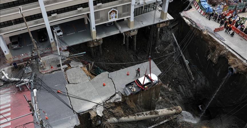 انهيار أرضي يخلّف حفرة بعمق 50 متراً أمام مستشفى في تايلاند