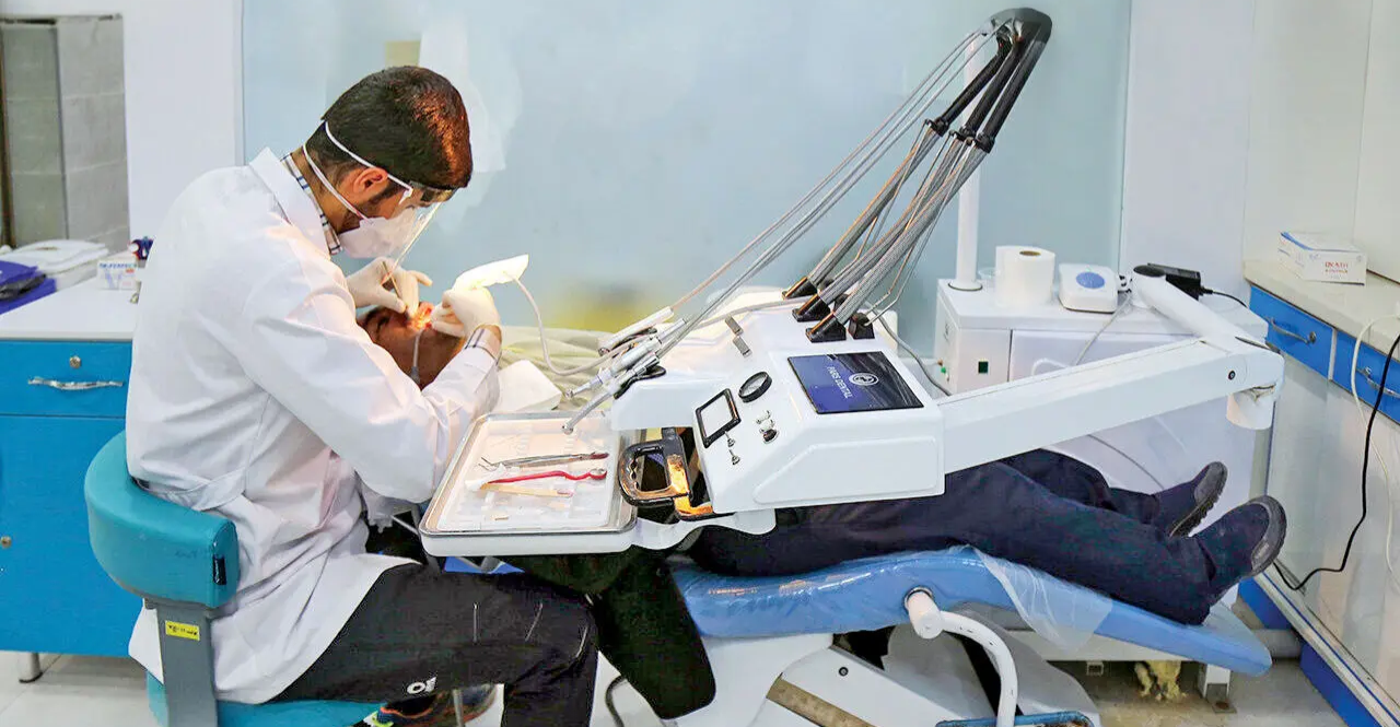 تقرير: نصف الإيرانيين لا يراجعون طبيب الأسنان.. والآخرون يدفعون من مدخراتهم