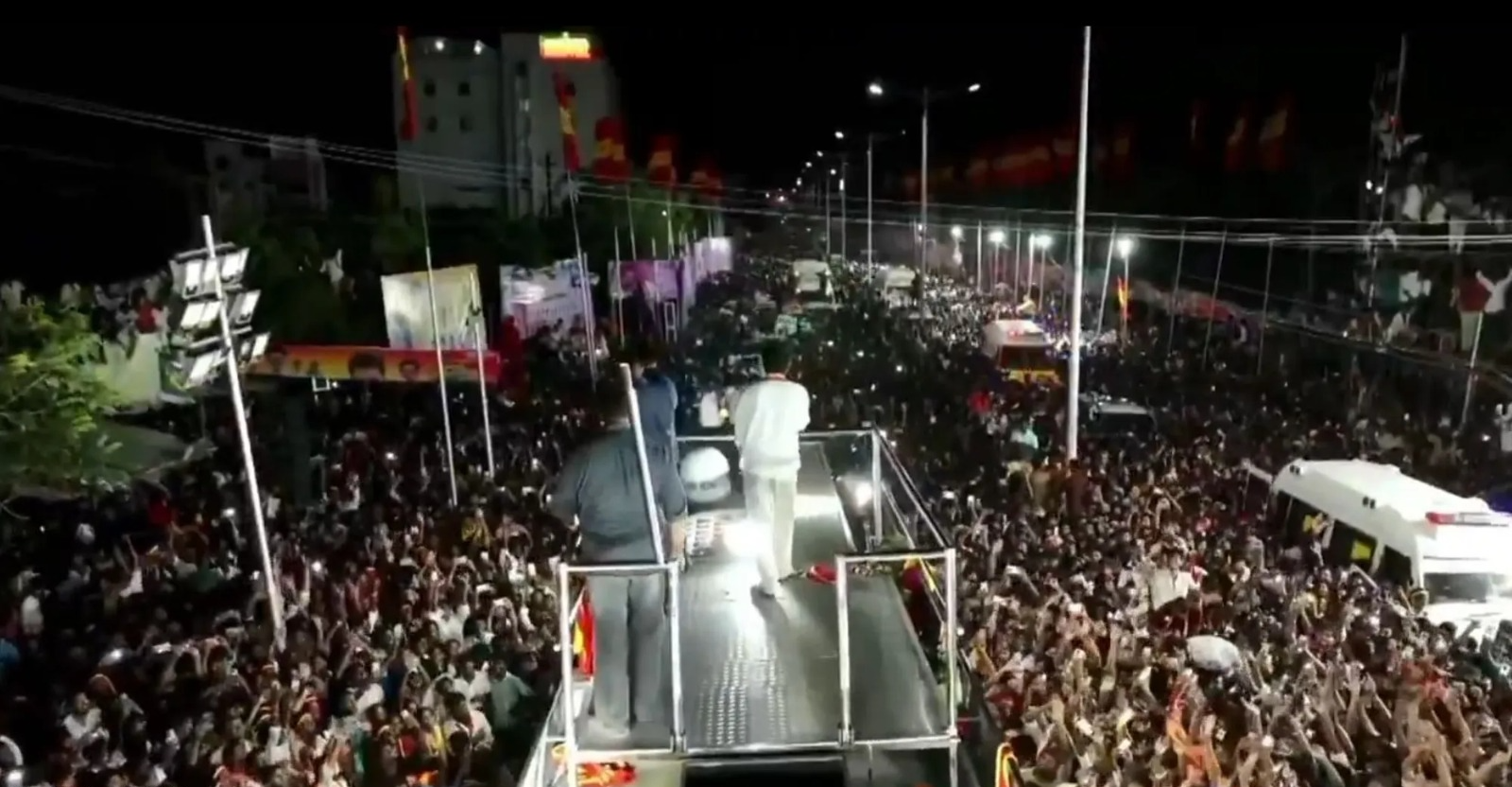 عشرات القتلى والجرحى بتدافع خلال تجمع انتخابي في الهند (فيديو)