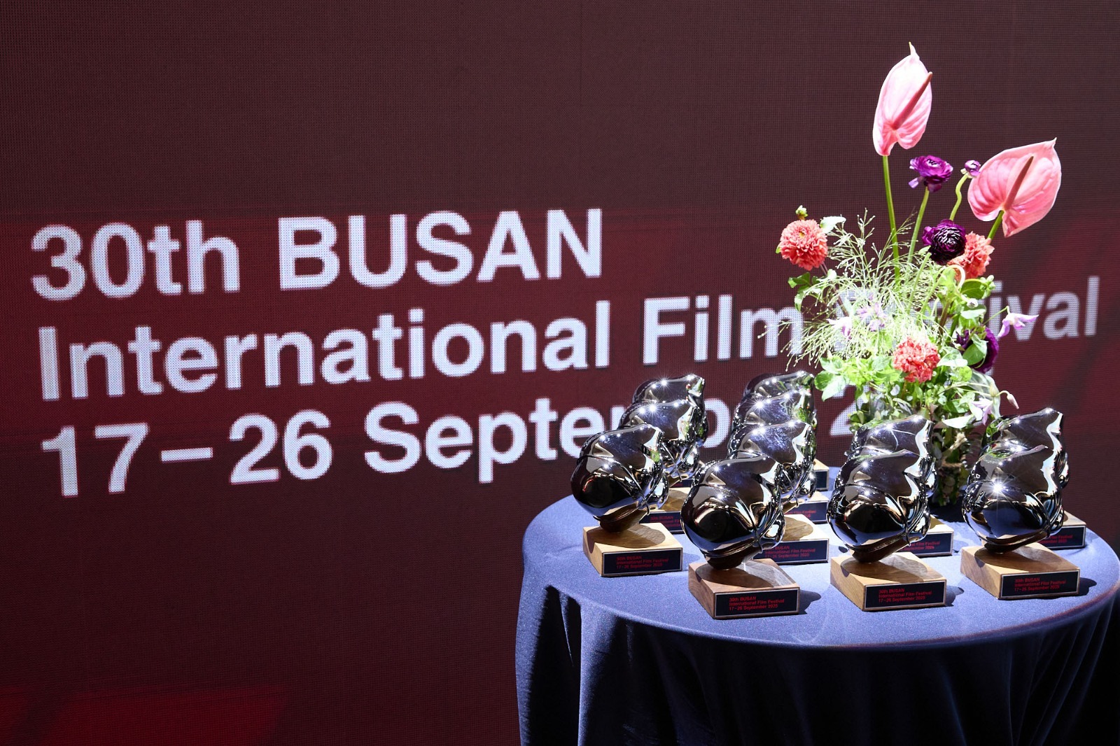 Busan Film Festival crowns Zhang Lu’s Gloaming in Luomu
