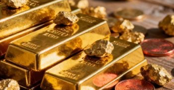 مع تراجع الدولار.. الذهب يحوم قرب مستوى قياسي