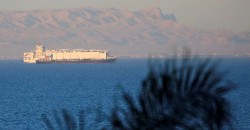 هجوم على سفينة شحن قرب عدن باليمن