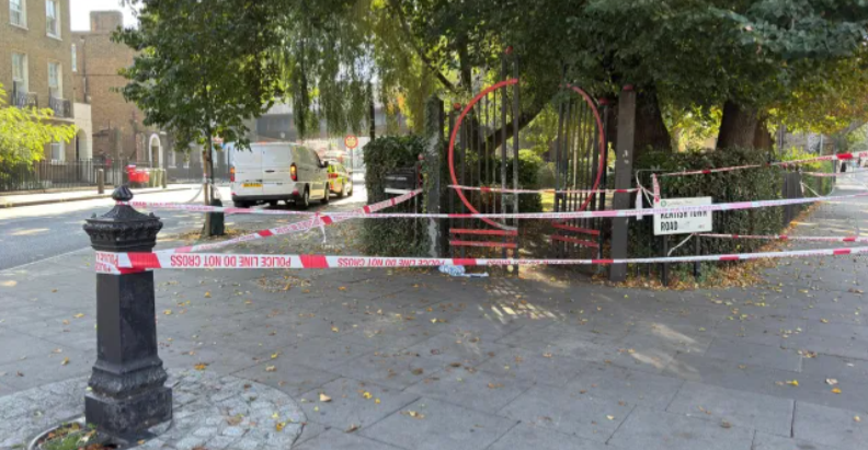 مقتل رجل أربعيني طعناً بالسكاكين في حدائق عامة شمال لندن
