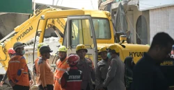 انهيار مدرسة في إندونيسيا يخلف ضحايا (فيديو)