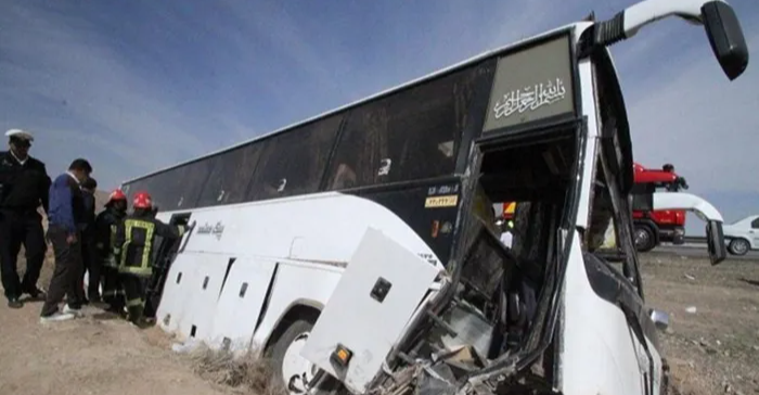 غفوة سائق تتسبب بانقلاب حافلة تقل 32 راكباً شمالي إيران