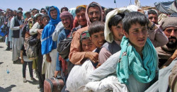 ترحيلهم نحو العراق وتركيا.. تقرير بريطاني يرجح استخدام إيران "ورقة" اللاجئين الأفغان