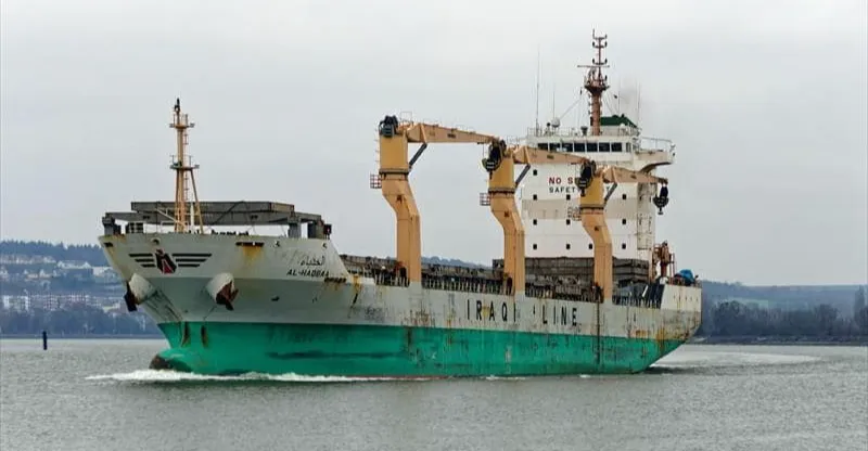باخرة عراقية تنقذ مواطناً هندياً من الموت المحقق في عرض المحيط