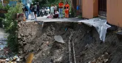 نيبال.. عشرات القتلى بانهيارات أرضية وفيضانات (فيديو)