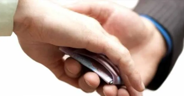 ذي قار ونينوى..  رشوة واستغلال وظيفة ومخالفات عقود