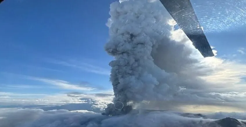 بعد قرن من الصمت.. ثوران بركان كامتشاتكا يهدد الطيران الجوي