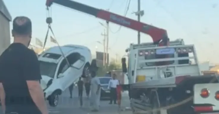 کوشیان دوو کەس لە ئەنجام کەفتن ماشینیگ وەناو چەم لەناوڕاس بەسرە.. ڤیدیۆ