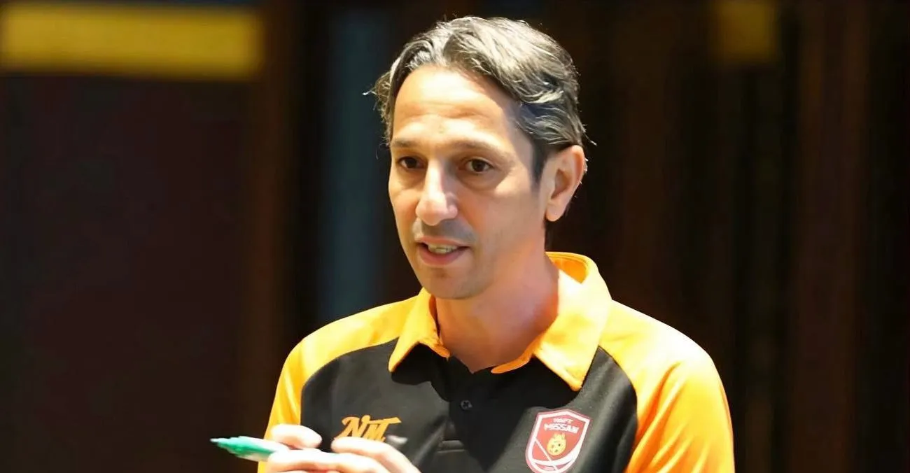 بالتراضي.. نفط ميسان يفك ارتباطه بالمدرب الأردني عبد الله أبو زمع