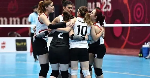 سيدات العراق للطائرة يهزمن سوريا ويضمن ميدالية في بطولة غرب آسيا