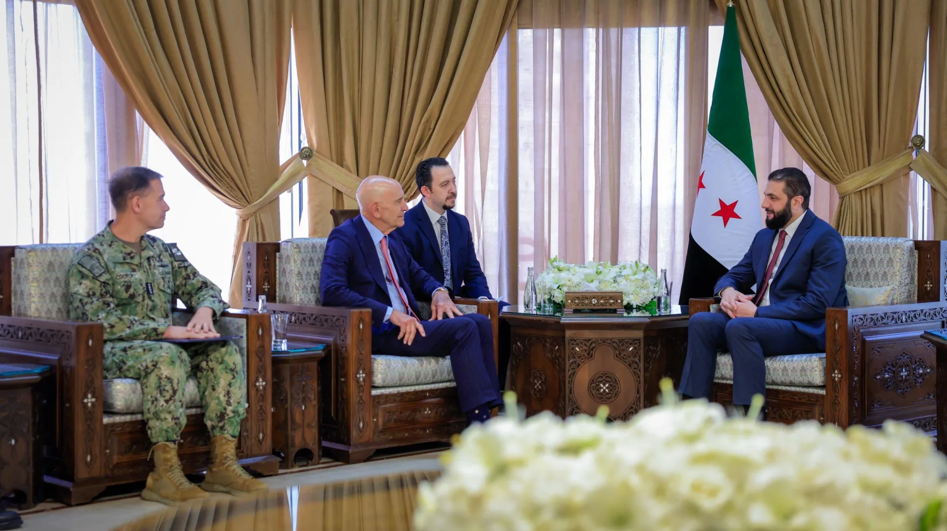 سوريا.. الشرع وباراك يبحثان تنفيذ اتفاق "10 آذار" وتعزيز الاستقرار